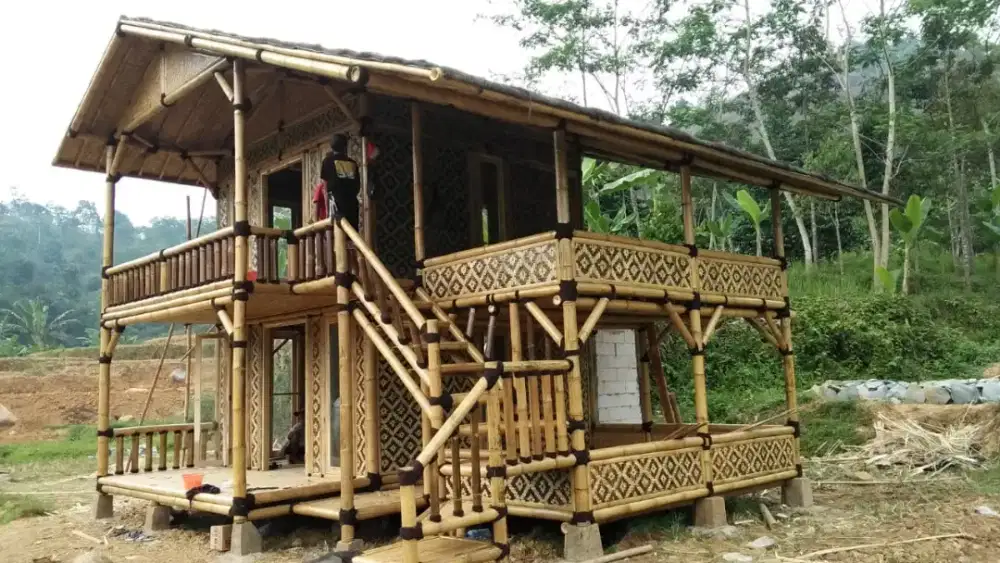 Rumah Bambu Tingkat
