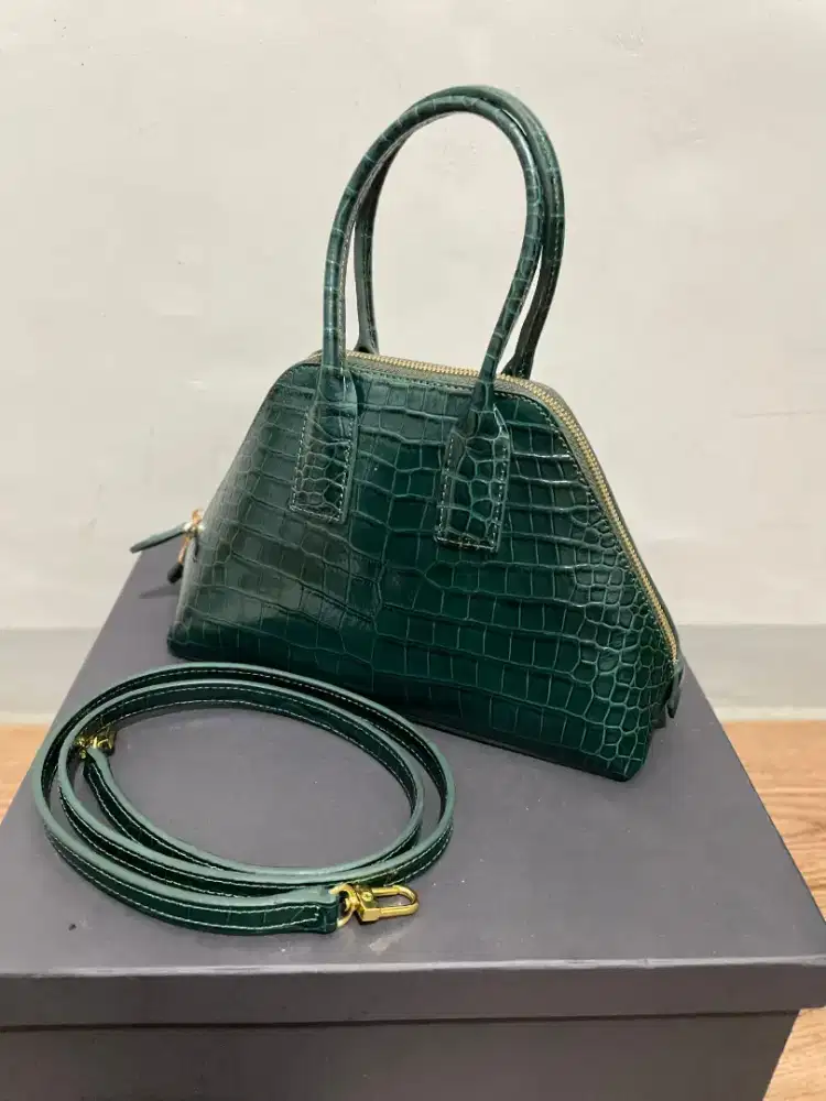 Preloved Tas Klove local brand