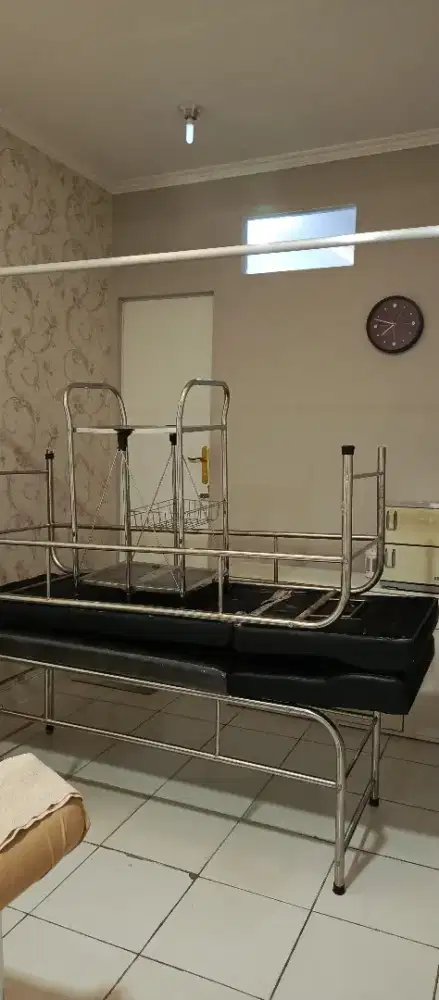 Bed kasur facial kondisi second