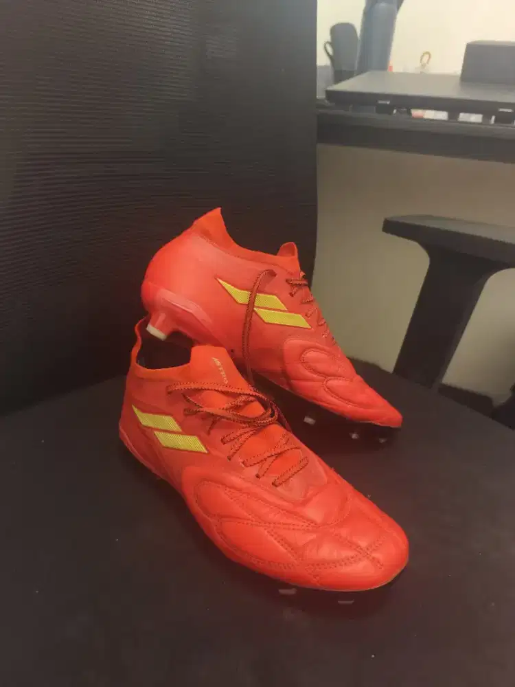 Sepatu bola FG Mills