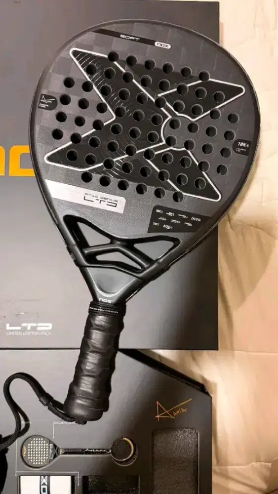 Raket padel nox at10 black limited edition