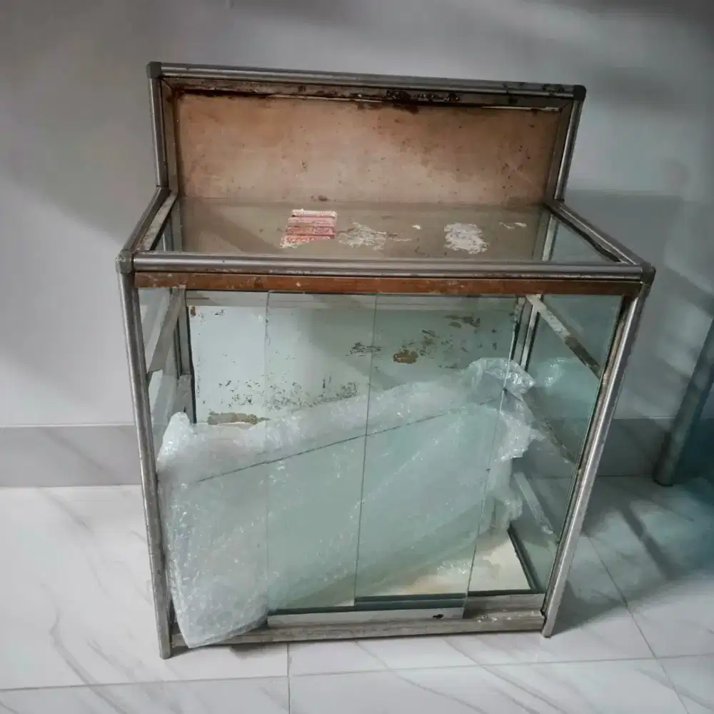 Etalase rokok aluminium kaca