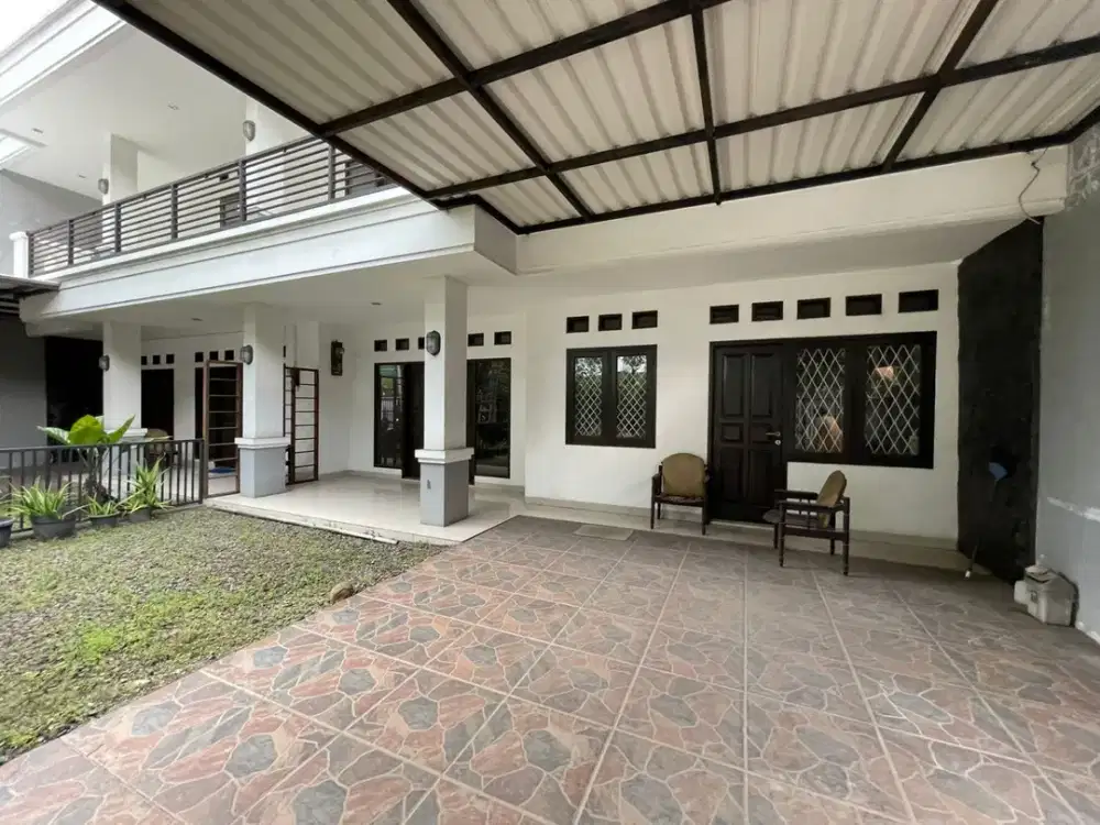 Disewakan Rumah Bagus 2 Lantai Siap Huni di Kebayoran Baru, Jakarta Selatan.