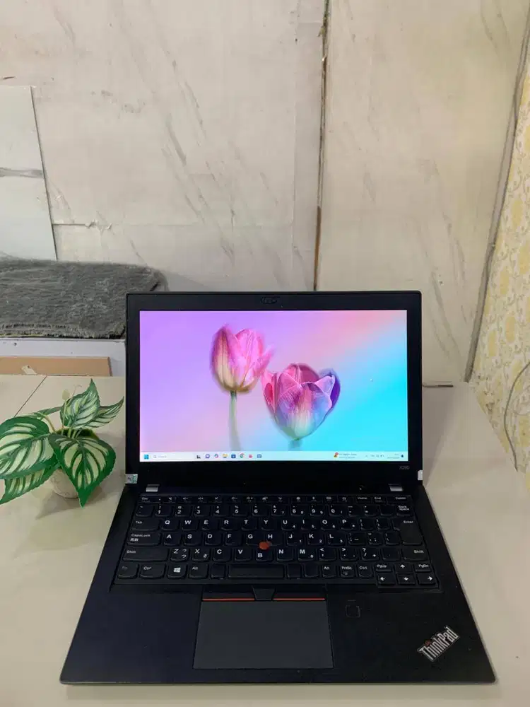 Lenovo ThinkPad X280 i5-8250U 8GB/256GB Fullset Normal Siap Pakai