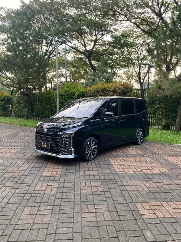 Toyota Voxy 2.0 CVT TSS 2025