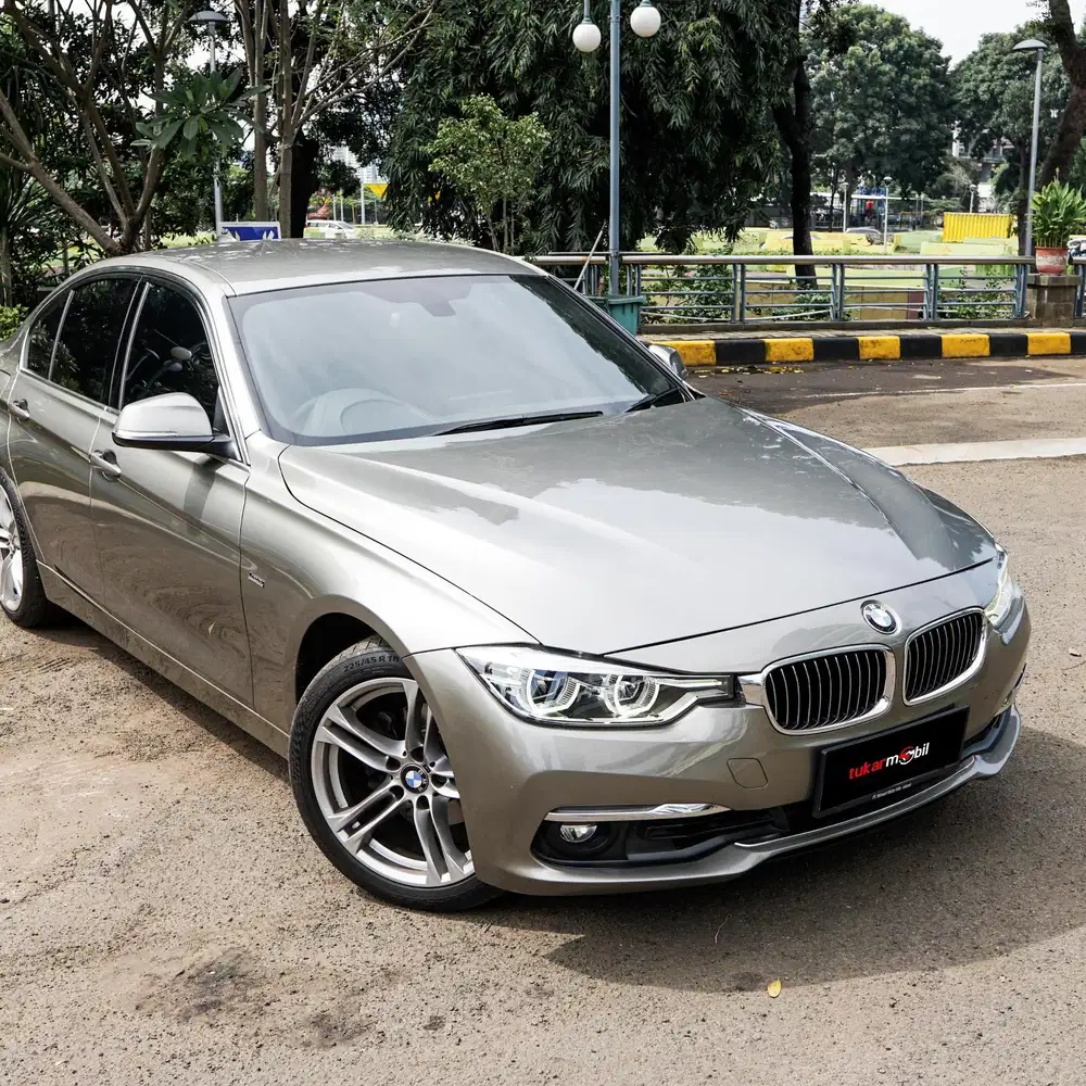 LOW KM BMW 320i Luxury LCI Tahun 2018