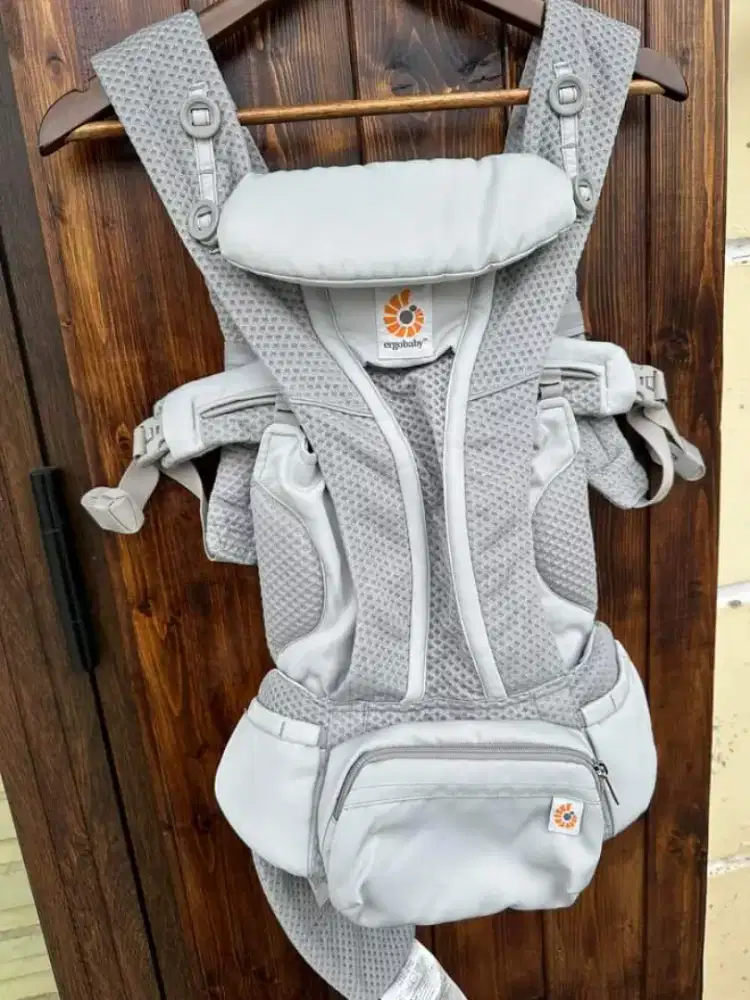 Gendongan ergobaby Omni breeze