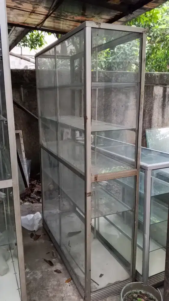 Etalase bekas tinggi 1.75 meter