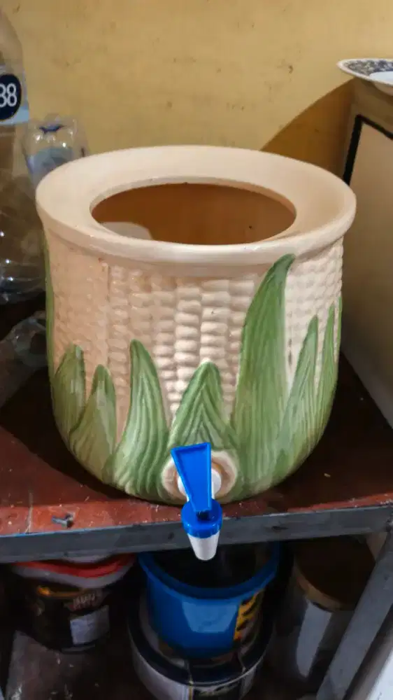 Dispenser keramik jadul