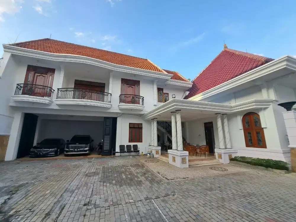 Rumah Raya Darmo  Pusat Kota Surabaya STRATEGIS SIAP HUNI LOKASI FAVORITE   Ada 8 unit AC dan Furnish