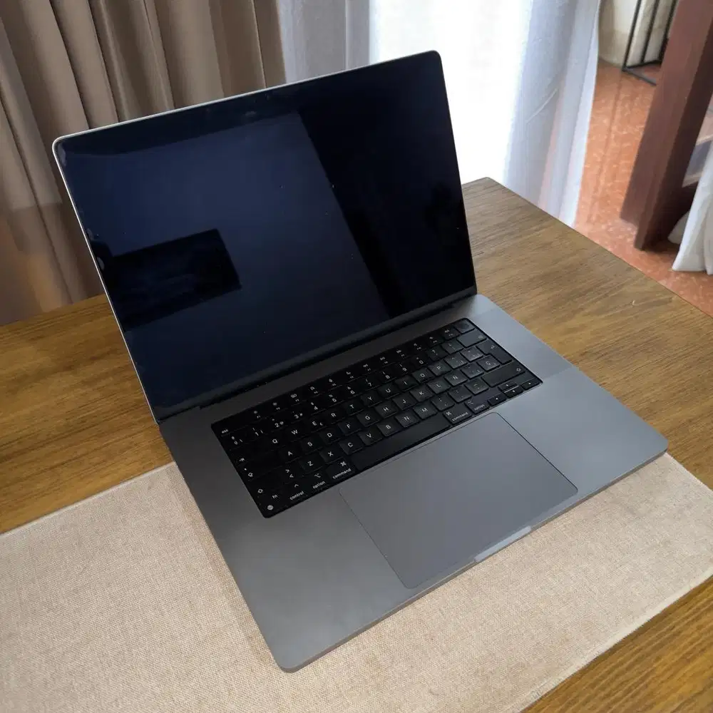 Harga nett Macbook Pro M1 Pro 16 inch 16/512 Mulus
