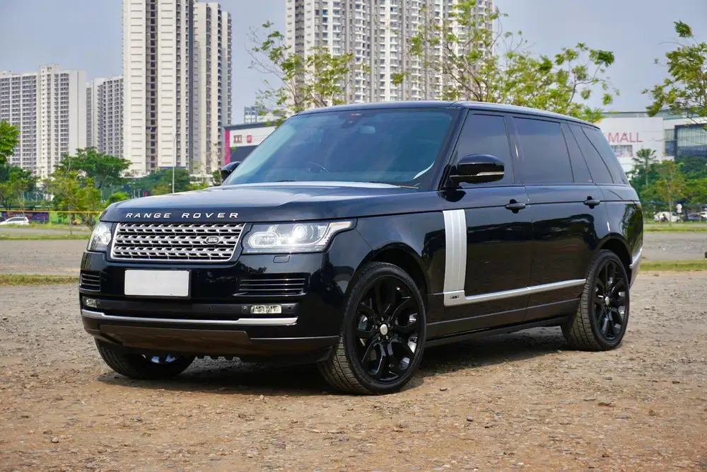 Land Rover Range Rover
Vogue LWB 2015