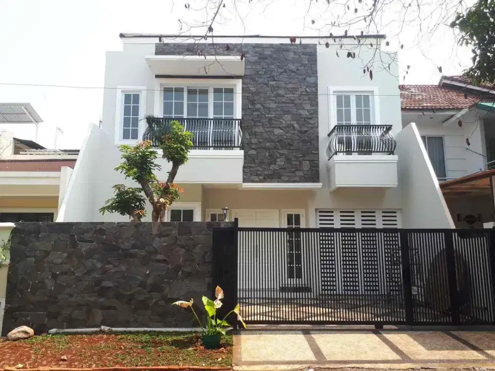 Rumah Bangunan Baru Rapih Terawat di Kencana Loka BSD