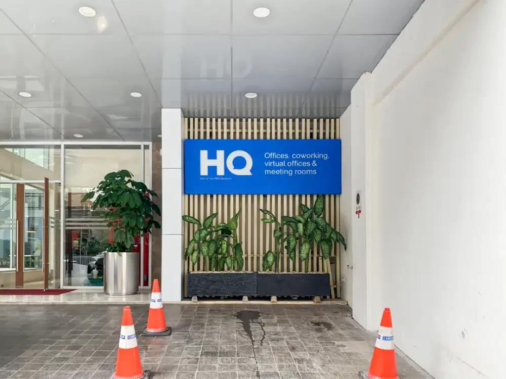 Singgah, bekerja, atau berkolaborasi di pusat bisnis HQ Tower profesional kami