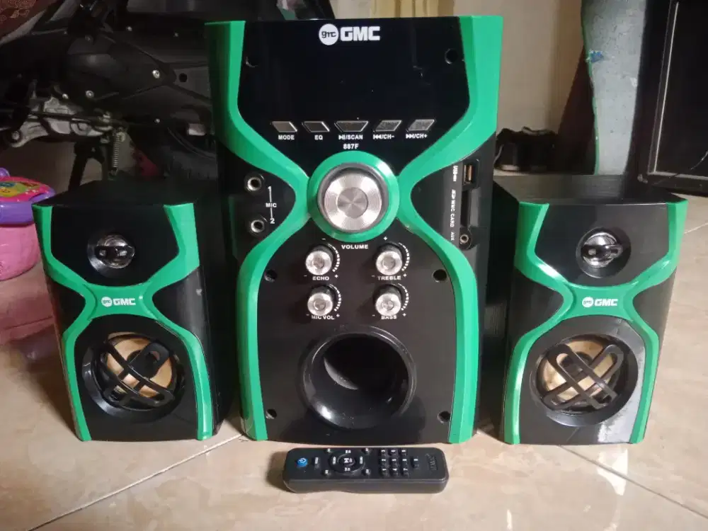 Speaker aktif GMC 887F ukuran gede