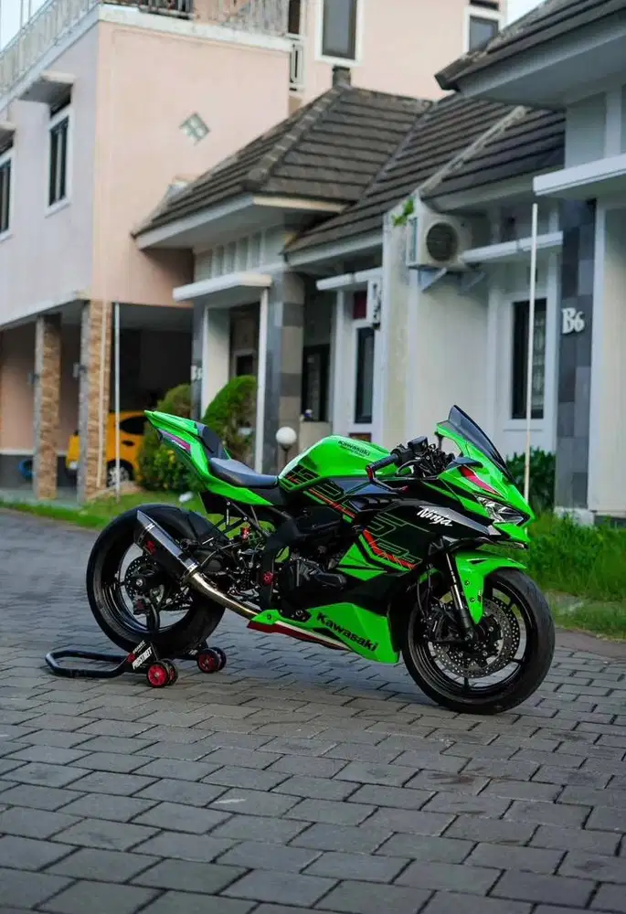 Zx25R/Zx25RR 2023 plat AB modif Hedon Lok Solo