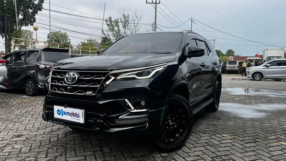 KM Rendah - Toyota Fortuner 2.8 4x2 GR Sport DSL Solar - AT 2022 - YD