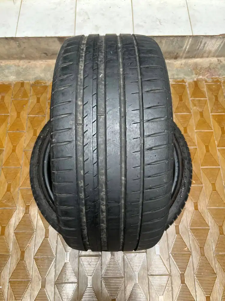 Ban Michelin Pilot Sport 4  235 40 r18  1Pcs