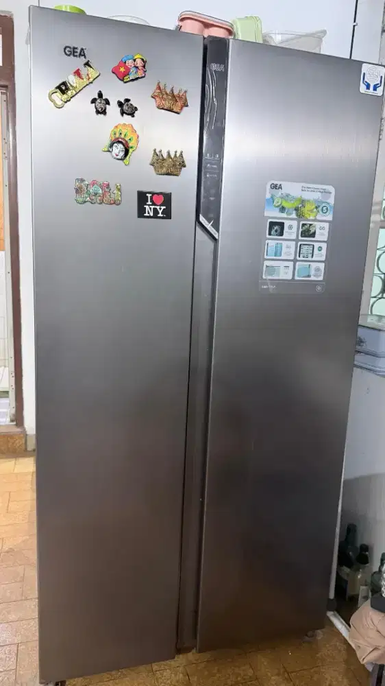 GEA Refrigerator side by side 2 pintu
INOX