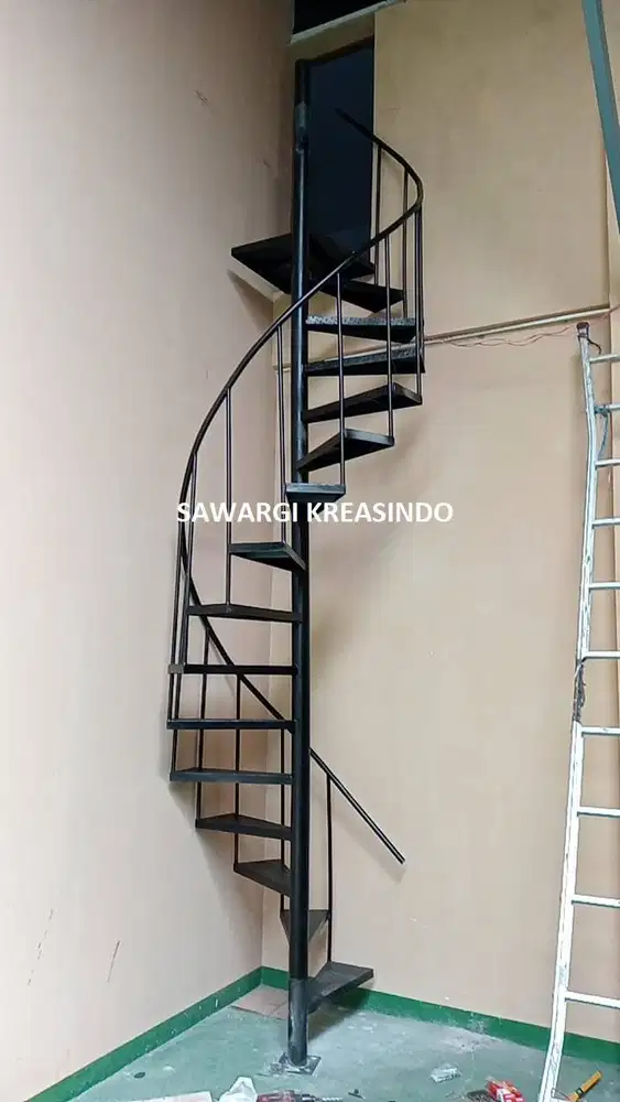 Pasang tangga besi rumah minimalis model rebah / spiral dll bandung