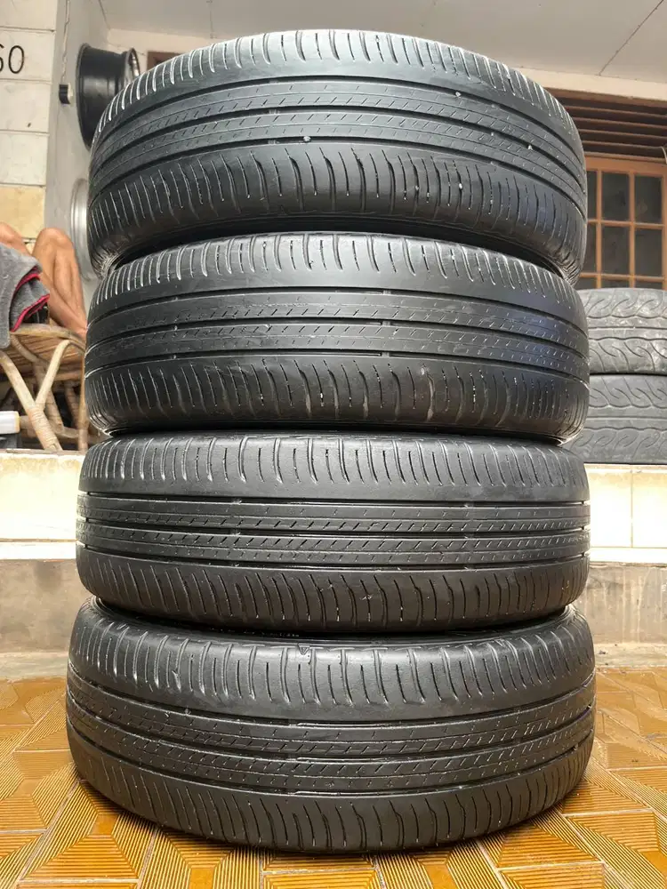 Ban Dunlop Enasave EC300+  205 60 r17  4Pcs