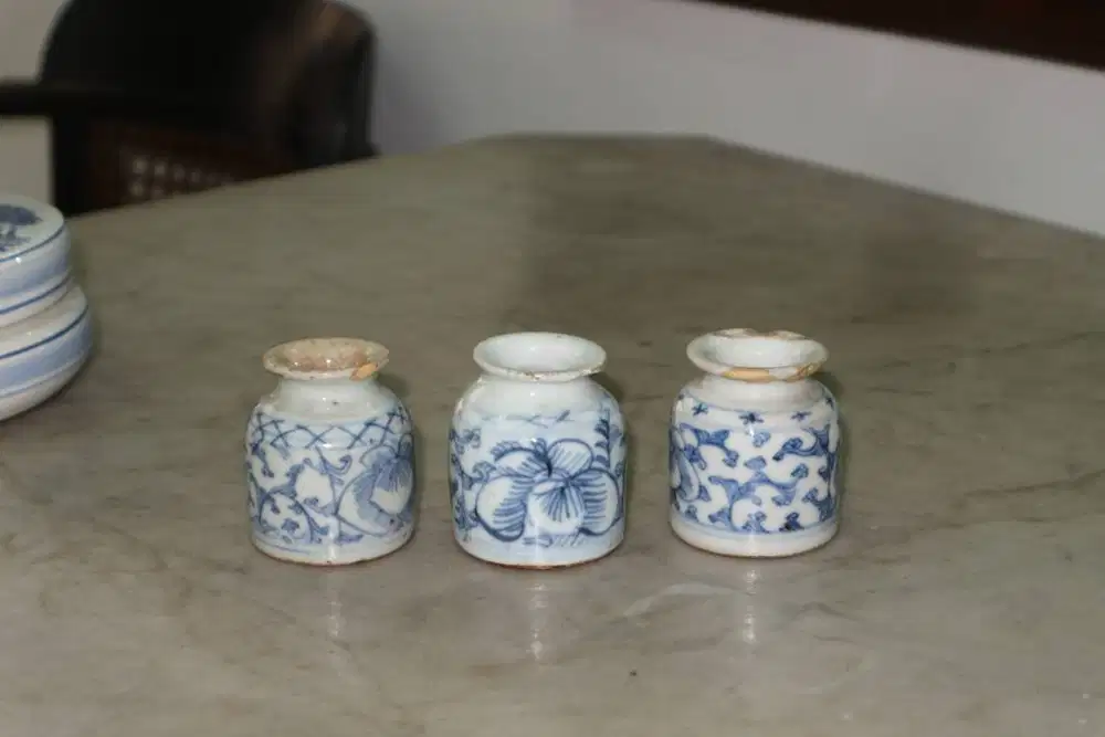 Antique Qing Dynasty Blue & White Porcelain Ink Pot (19th Chinese)
