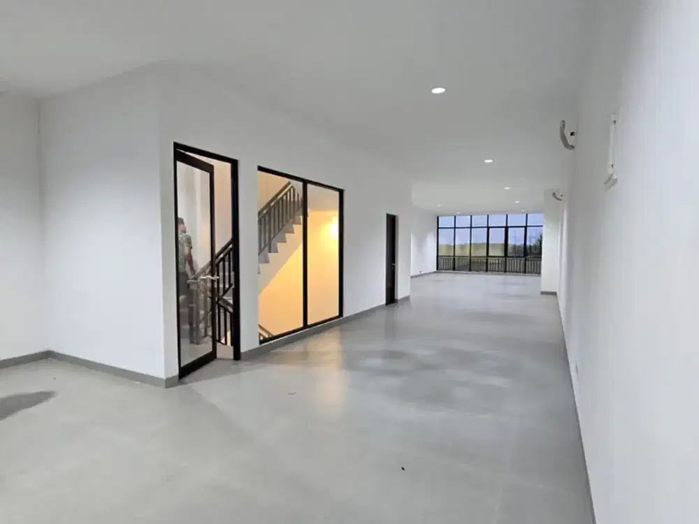 Disewakan Rukan Brand New Marina Bay Hollywood PIK2 2 126m2 6x21m 3Lt, Dua Muka Siap Pakai