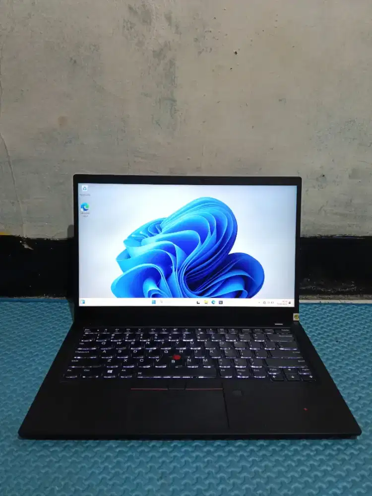 Lenovo Thinkpad x1 carbon 7th Intel core i5 Gen 8 ram 8gb SSD 256gb