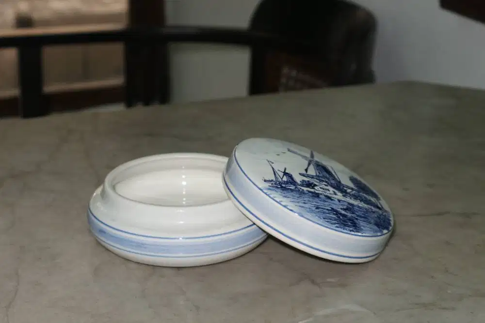 Vintage Delft Blue Hand-Painted Trinket Box (Delftware)