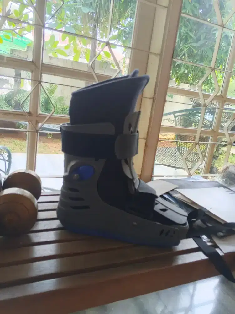 Fracture ankle walker