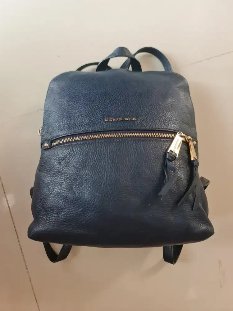 Tas Ransel Wanita Michael Kors Blue
Second
Kulit Asli
Made in Vietnam