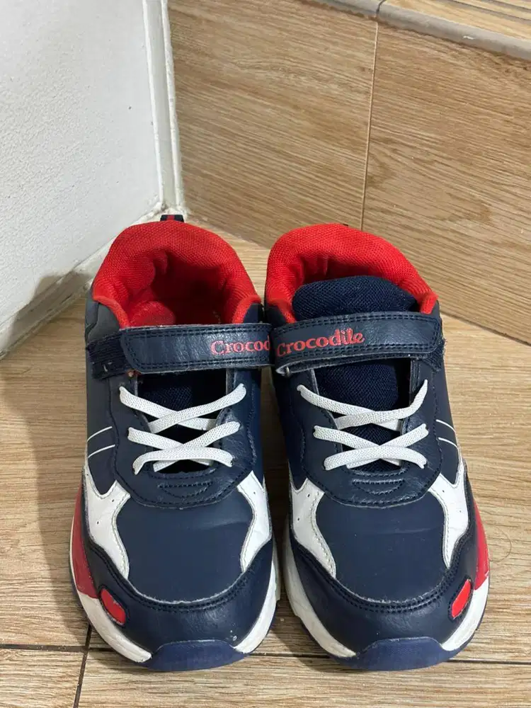 Sepatu Anak Laki-laki merk Crocodile Size 37