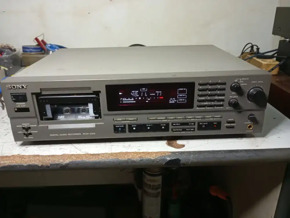 Sony Digital Audio Tape Recorder / DAT  PCM 2300 bukan cd player