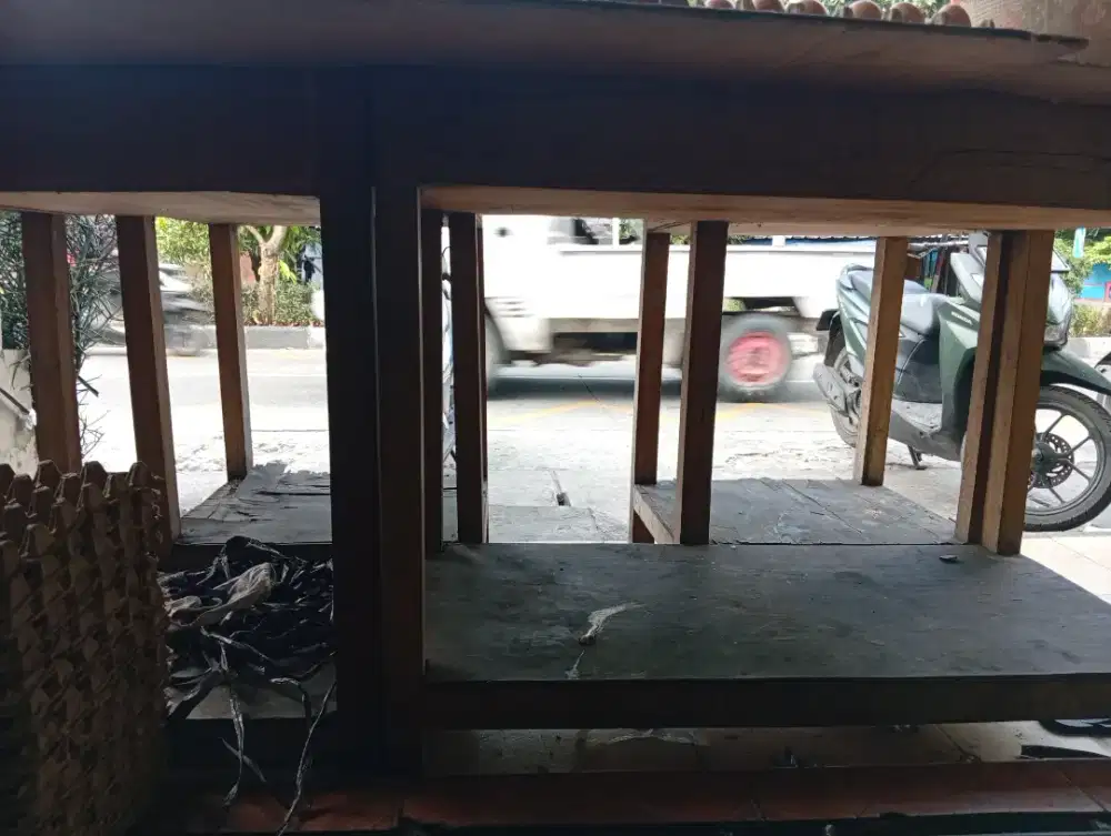 Meja serbaguna yang bolong tengahnya