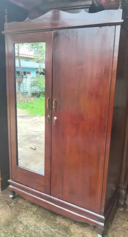 lemari pakaian jati tua lama