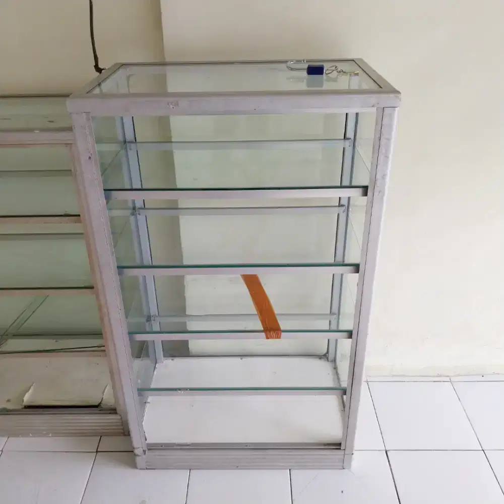 Etalase Kaca Alumunium