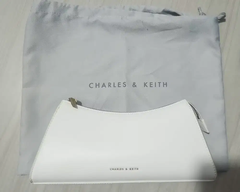 Shoulder Bag Charles & Keith - Broken White (100% Original)