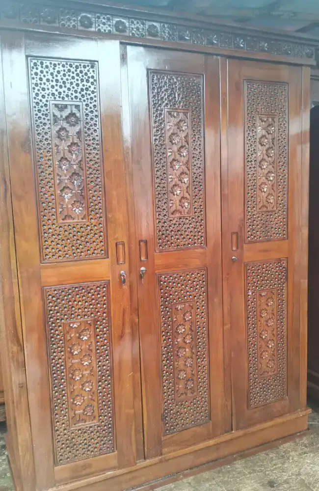 lemari pakaian jati minimalis