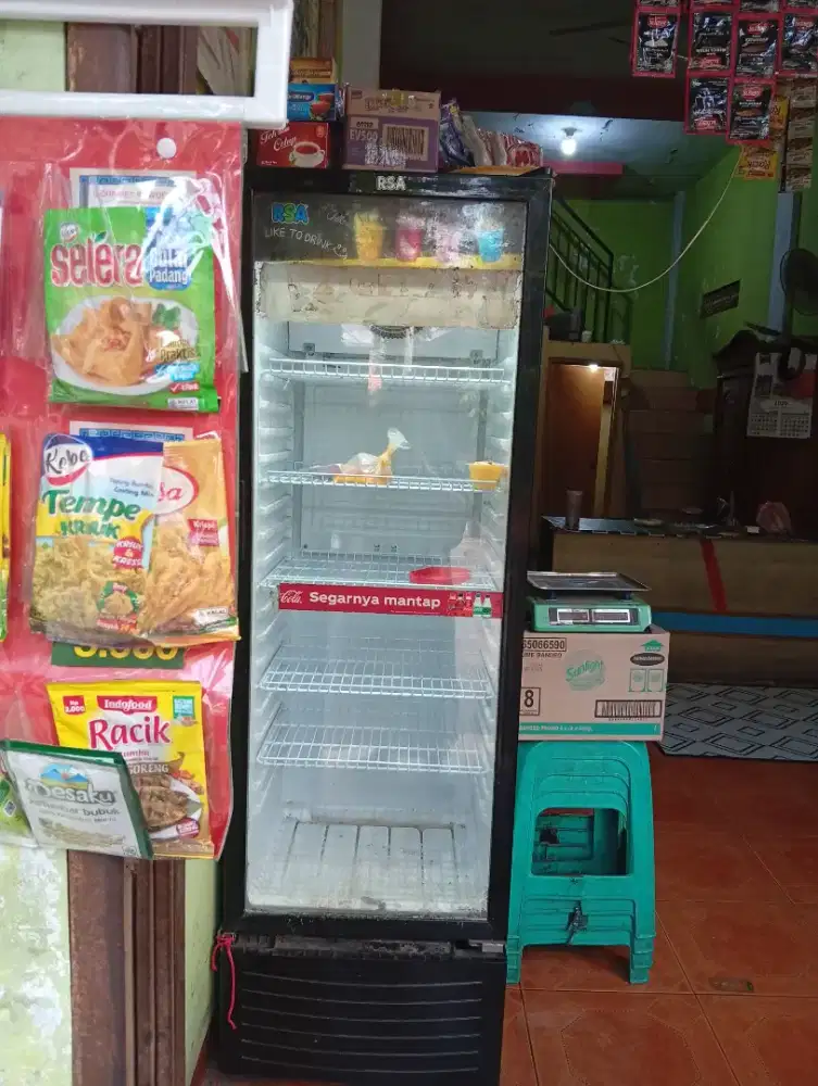 Jual showcase merek RSA