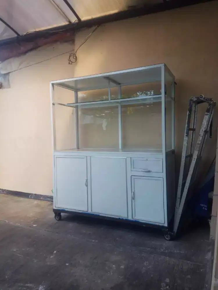 Etalase baru sekali pakai