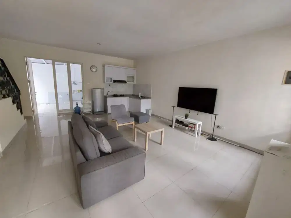 Sewa Rumah Ambrosia 4Br 3Km - Luas, Nyaman & Siap Huni