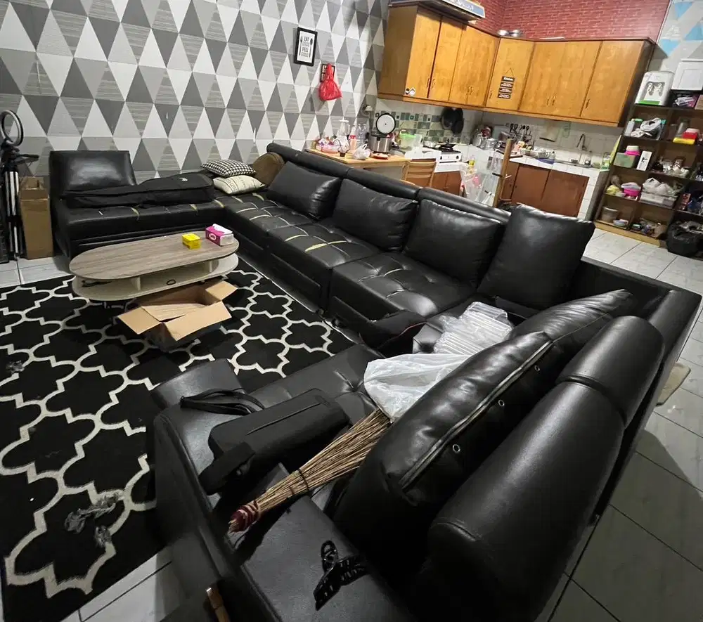 Sofa extra / super jumbo hampir 4 meter panjangnya