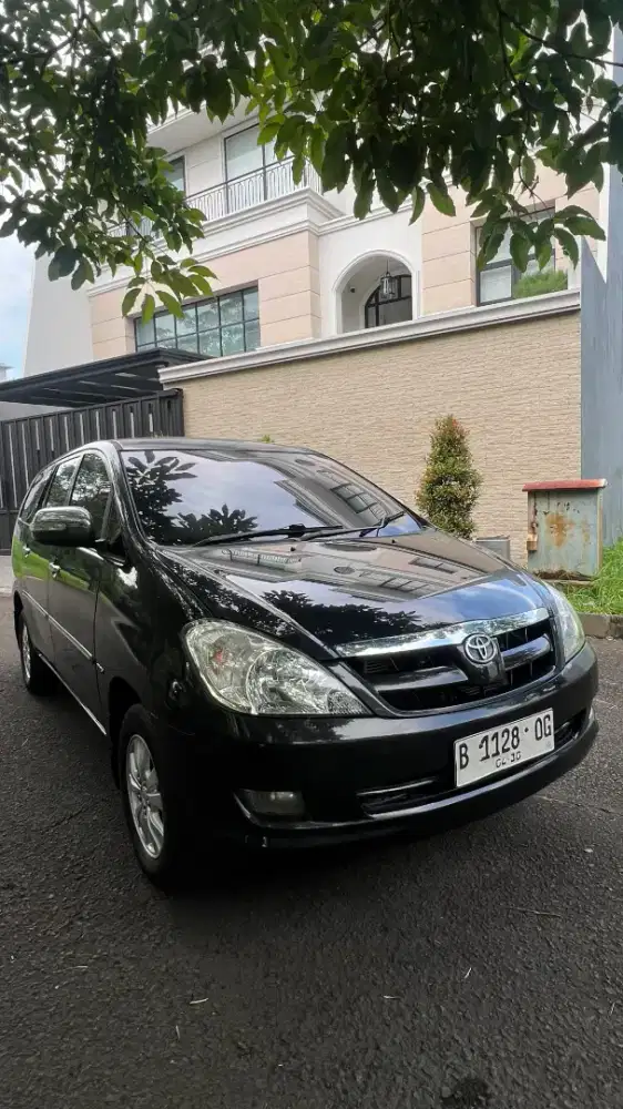 Toyota kijang innova V Matic Hitam 2005 kondisi bagus