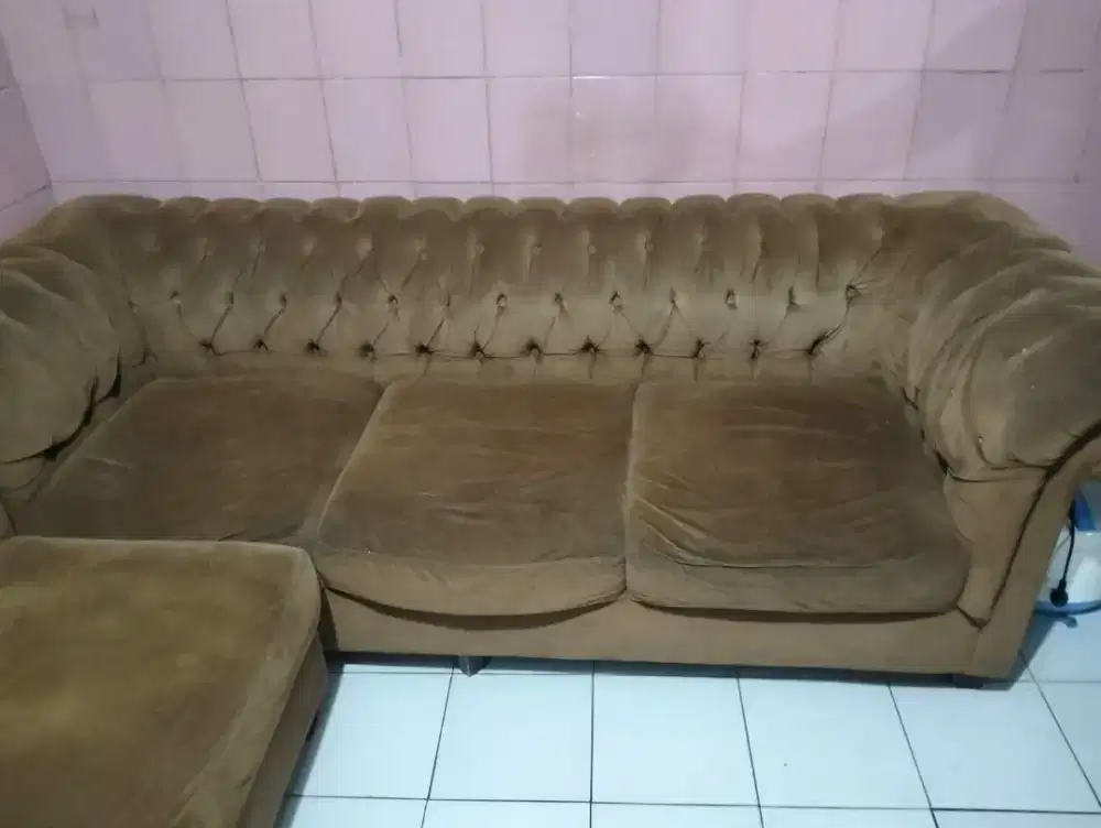 SOFA BEKAS UDH LAMA NGGK KEPAKAI