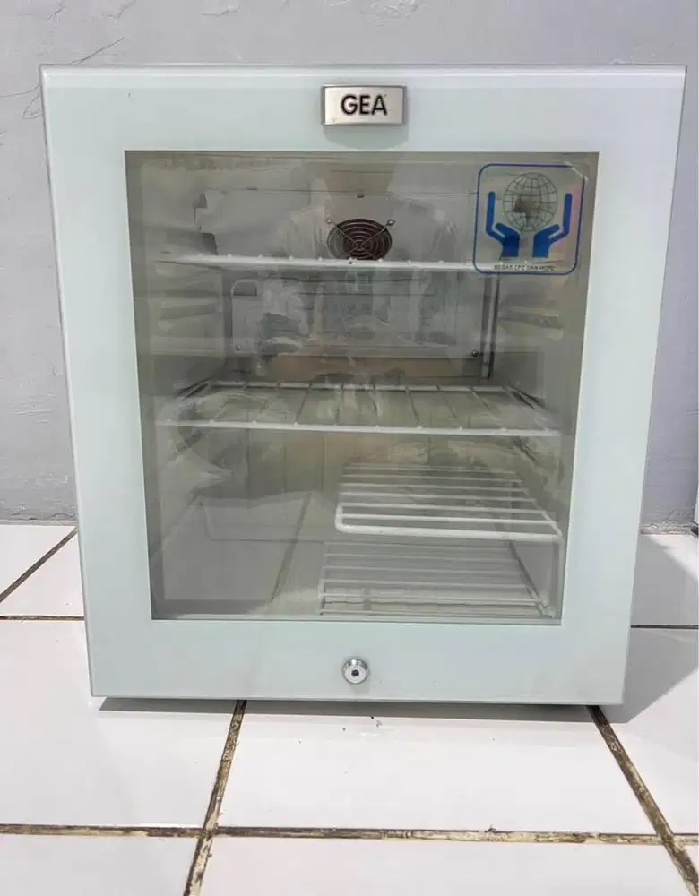 Showcase kulkas mini