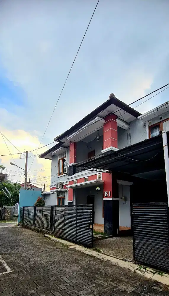 Jual Rumah 2 Lantai Dekat Plaza Ambarrukmo Jogja Siap Huni Murah