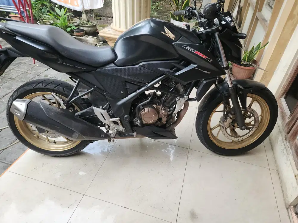 Cb150r facelift 2018 hitam doff emas dp1jt tunai kredit Gbm