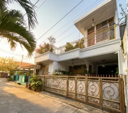 Rumah Mewah 2 Lantai SHM di Bekasi Selatan, Siap Huni!