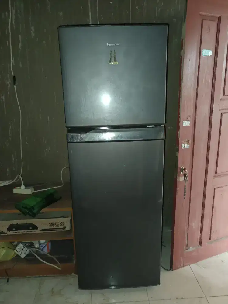 kulkas Panasonic 2 pintu seri NR-B348F-H2 (324 Liter)