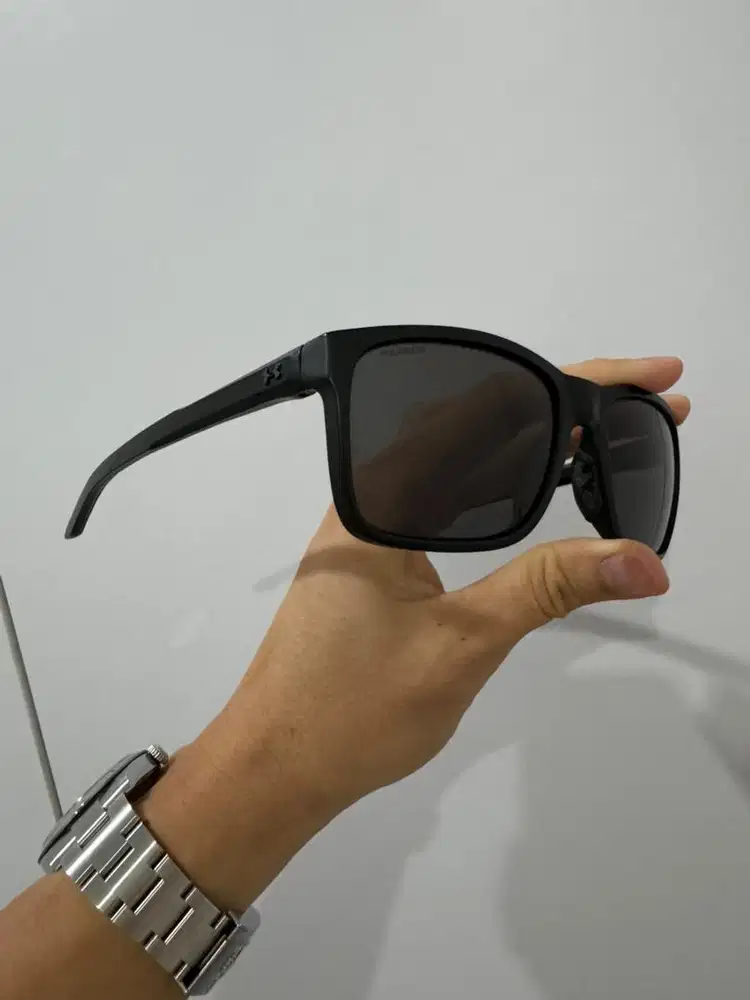 Kaca Mata Hitam Polarized UnderArmour Hitam Original